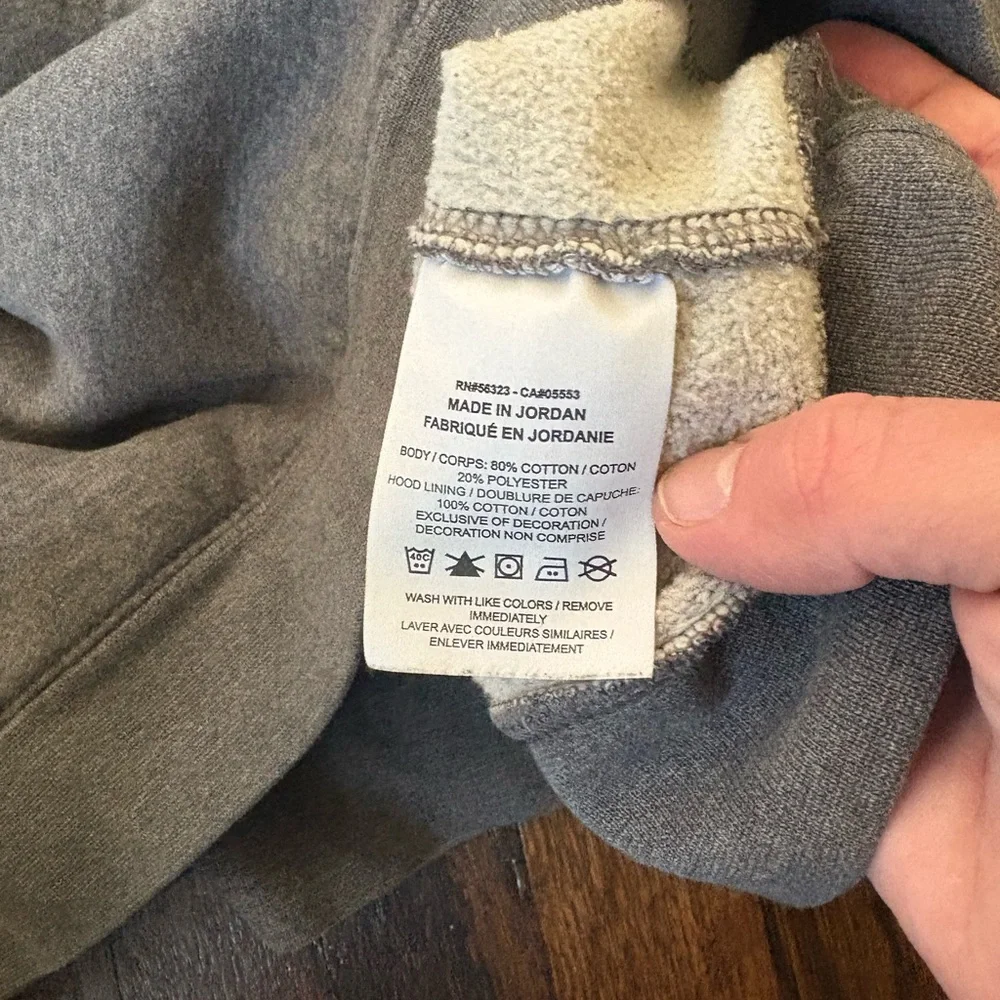 Nike men’s dark gray sweatshirt